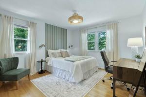 Ένα ή περισσότερα κρεβάτια σε δωμάτιο στο 4BD Near Downtown - Theatre, Patio, Games