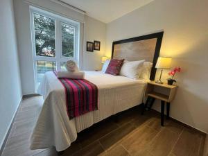 a bedroom with a bed with a statue on it at M109 Cozy apartment for 4 guests with gym in Guatemala