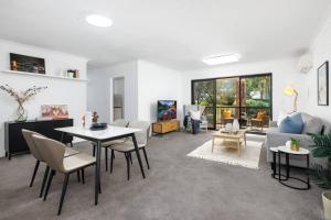 Foto de la galeria de Spacious 3BR Apt in Marsfield Near MQ Uni & Centre a Sydney