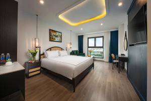 Postel nebo postele na pokoji v ubytování SQ Hang Gai hotel & Spa