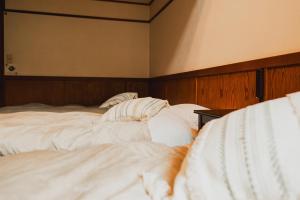 Postel nebo postele na pokoji v ubytování Hakuba Pension & Log Hotel Meteor