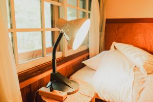 Postel nebo postele na pokoji v ubytování Hakuba Pension & Log Hotel Meteor