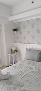 Un pat sau paturi într-o cameră la prime residence city land staycation +16 fotografii