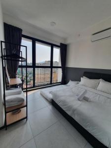 Ένα ή περισσότερα κρεβάτια σε δωμάτιο στο Urban Suites Penang P2 LDL WL