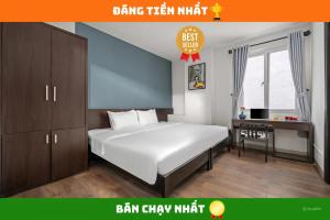Postel nebo postele na pokoji v ubytování Gold Time Hotel Da Nang