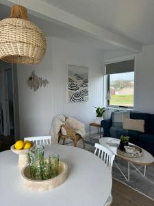 Posezení v ubytování Beach Hut Scamander