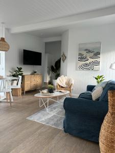TV a/nebo společenská místnost v ubytování Beach Hut Scamander