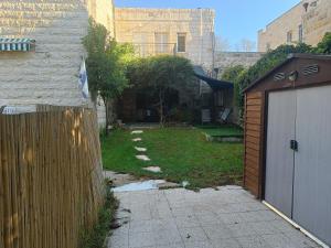 En have udenfor Landscape&Parking&Garden in Ein Kerem Jerusalem + 4 billeder