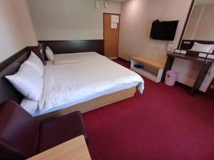 Postel nebo postele na pokoji v ubytování Long Cherng Hotel