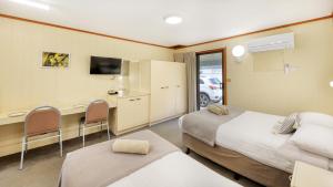 Voodi või voodid majutusasutuse Deni Golf Resort toas +51 fotot