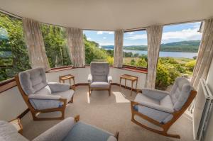 The lounge or bar area at Blarghour Farm Cottages Overlooking Loch Awe