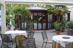 A garden outside Villa Belfiore