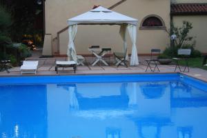 The swimming pool at or close to Villa Belfiore