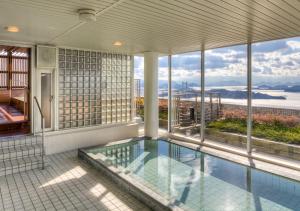 Bazén v ubytování Setouchi Kojima Hotel Kurashiki nebo v jeho okolí