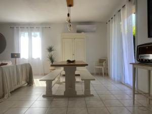 TV a/nebo společenská místnost v ubytování Villa de campagne + 6 fotografií