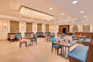 Posezení v ubytování Lemon Tree Hotel, Noida