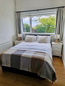 Postel nebo postele na pokoji v ubytování Enniscrone Apartment
