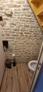 Ένα μπάνιο στο Chambres d hôtes chez Georges +13 φωτογραφίες