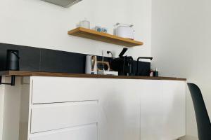 a kitchen with a white counter and a shelf at Le Berriat, proche Gare-CCI-GEM in Grenoble