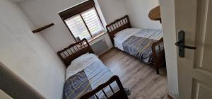Ένα ή περισσότερα κρεβάτια σε δωμάτιο στο Chambres d hôtes chez Georges
