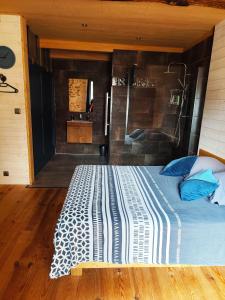 Ένα ή περισσότερα κρεβάτια σε δωμάτιο στο La Rénovée d’Antan +7 φωτογραφίες