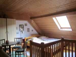 A bed or beds in a room at Bozsoki Pihenő