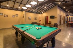 Biliár nebo kulečník v ubytování Yala Chalets by Lalan Leisure