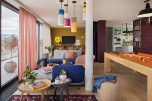Posezení v ubytování Stay KooooK Geneva City - Online Check In