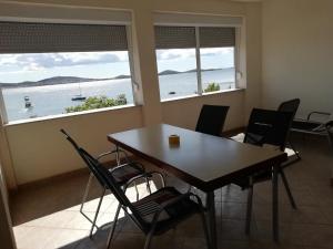 Výhled na řeku, která protéká v blízkosti apartmánu