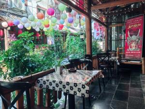 Restaurace v ubytování Just waiting for you-Tianmen mountαin-English reception-Book ticket service