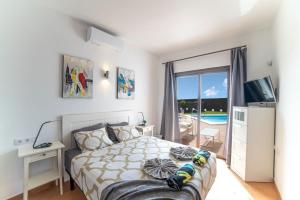 En eller flere senge i et værelse på Villa Palmera + 23 billeder