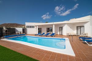 Swimmingpoolen hos eller tæt på Villa Palmera