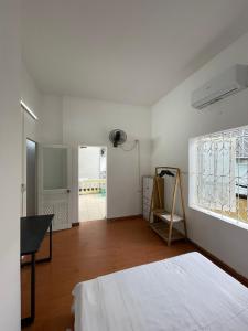 Ένα ή περισσότερα κρεβάτια σε δωμάτιο στο Tam An HaNoi Homestay