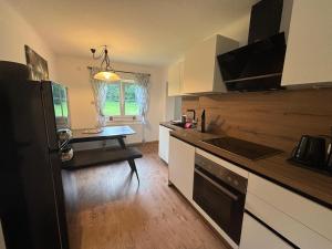 Kuchyňa alebo kuchynka v ubytovaní Ferienwohnung Langfeld