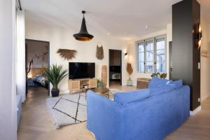 Μια τηλεόραση ή/και κέντρο ψυχαγωγίας στο Appartement spacieux au cœur d'Angers étage 2 - 6 personnes