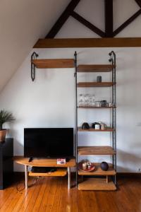 a room with a bunk bed with a table and a tv at Appartement spacieux au cœur d'Angers étage 3 - 6 personnes in Angers +7 photos