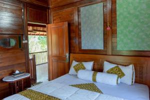 Un ou plusieurs lits dans un hébergement de l'établissement Villa Kuda Sarongge