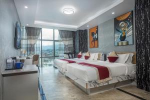 Giường trong phòng chung tại Hotel Robot
