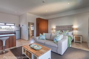 Kuchyň nebo kuchyňský kout v ubytování Sunset Beach Luxury Apartments