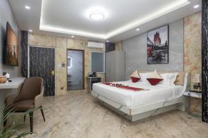Giường trong phòng chung tại Hotel Robot