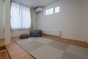 Afbeelding uit fotogalerij van 新屋 札幌中心薄野車程4分鐘 挑高設計客廳 和室空間 可停車2台 高速WiFi 豐平川河岸旁 in Toyohira