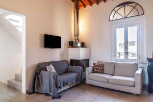 a living room with a couch and a fireplace at Ampio appartamento di Charme con 2 camere, 2 bagni, terrazza, aria condizionata, in posizione Centralissima in Cecina