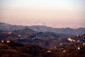 A general mountain view or a mountain view taken from a vendégházakat