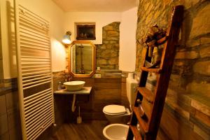 A bathroom at Il Borgo del Castello