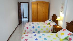A bed or beds in a room at Piso de Ana Piso en Carnota con espacio exterior