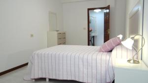 A bed or beds in a room at Piso de Ana Piso en Carnota con espacio exterior