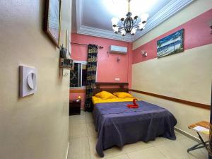 Una cama o camas en una habitación de Chambre meublée Biyem Assi TKC