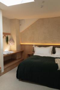 Llit o llits en una habitació de NATIVE Ballydehob