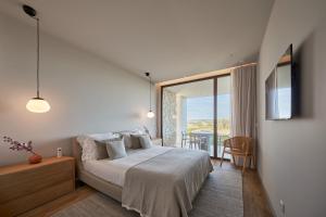 Postel nebo postele na pokoji v ubytování West Cliffs Ocean and Golf Resort + 37 fotografií