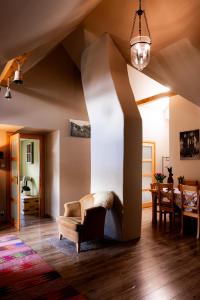 Część wypoczynkowa w obiekcie Apartament nad Potokiem Sauna, Jacuzzi, SPA